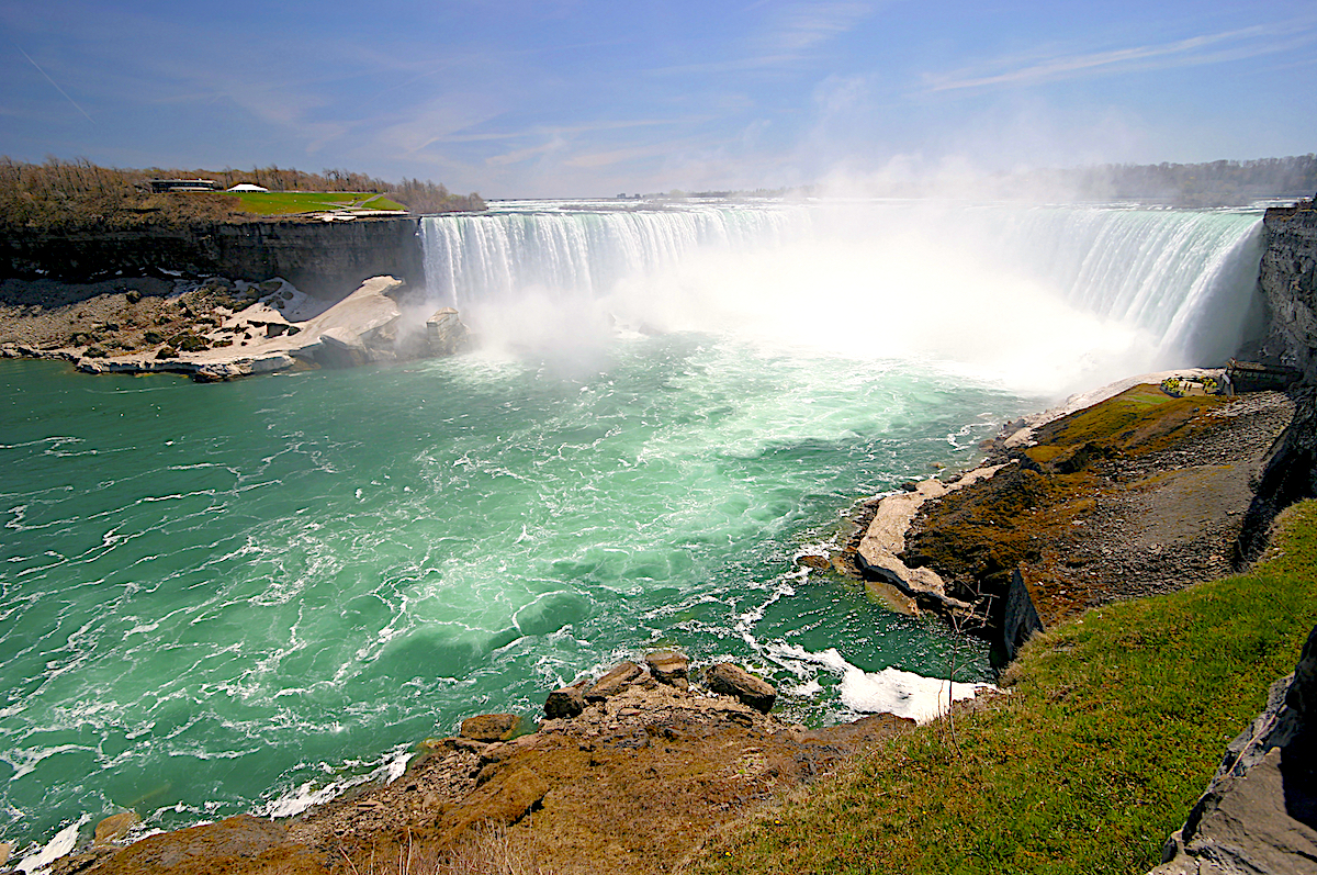Niagara Falls marks the Canadian-US border (75 miles SE of Toronto)